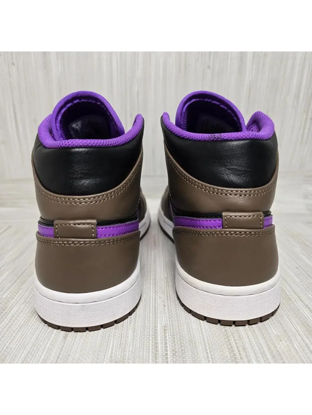 Air Jordan 1 Mid Purple Mocha Palomino Men’s 8.5 DQ8426-215